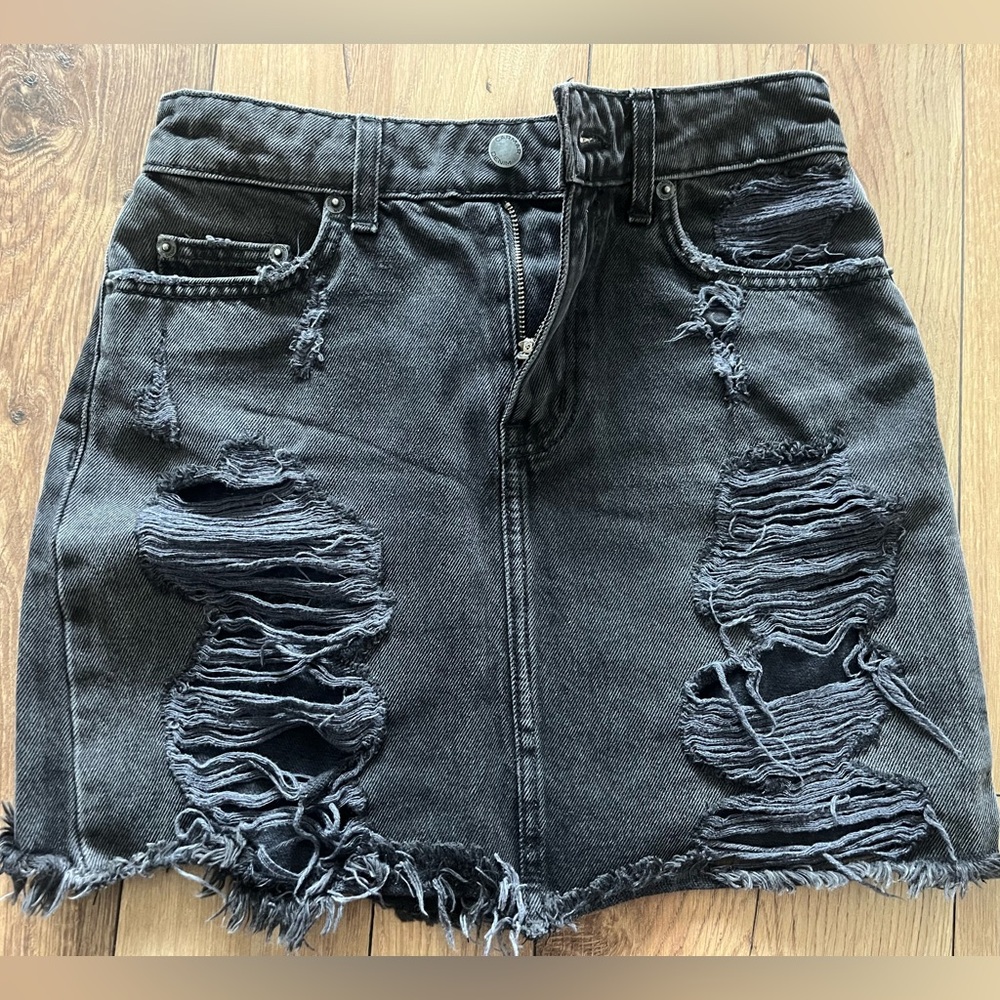 Stylish Distressed Black Denim Jean Skirt US 25/0